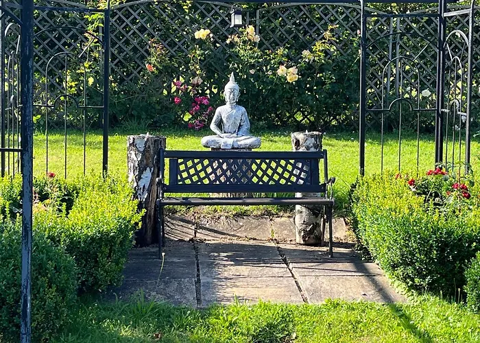 Familie Pair/schmoll بيت ضيافة